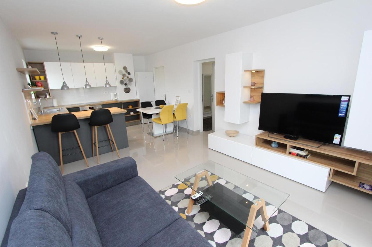 Apartment Sorriso 2 ロヴィニ エクステリア 写真