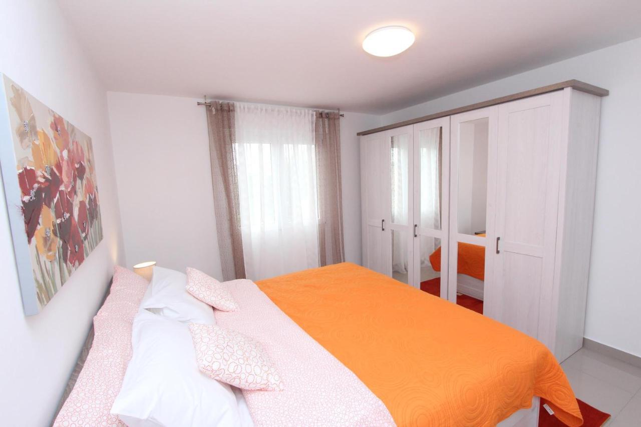 Apartment Sorriso 2 ロヴィニ エクステリア 写真