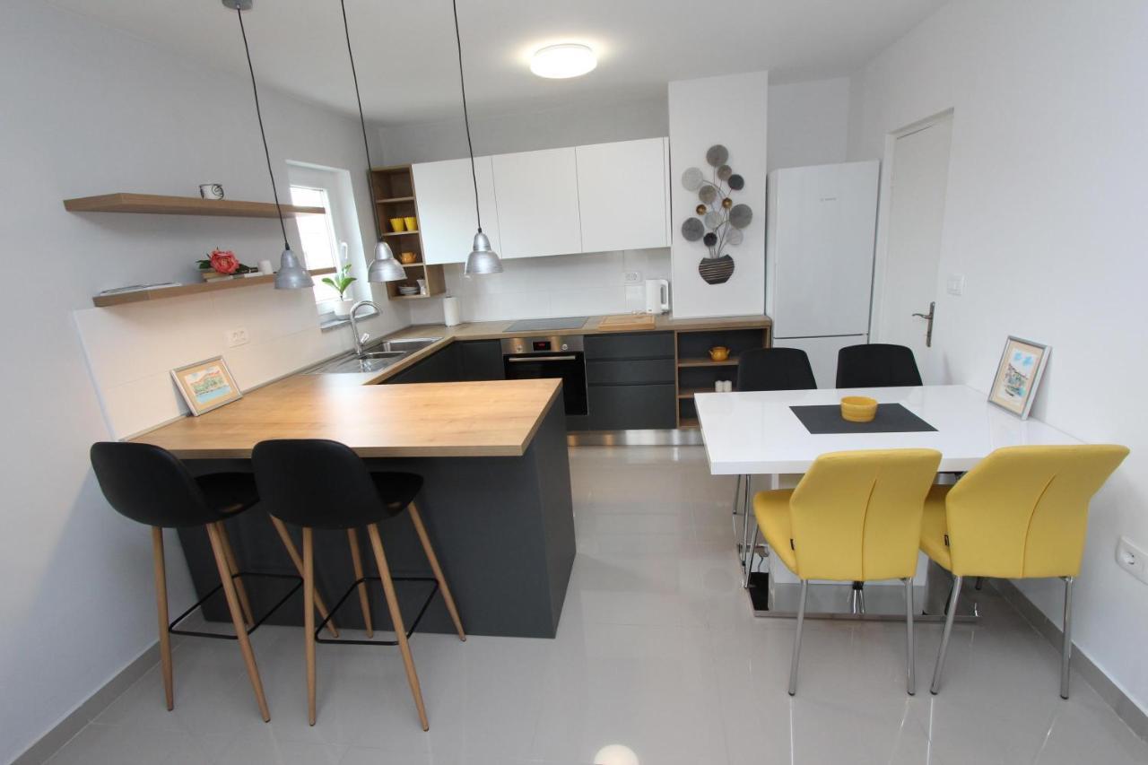 Apartment Sorriso 2 ロヴィニ エクステリア 写真