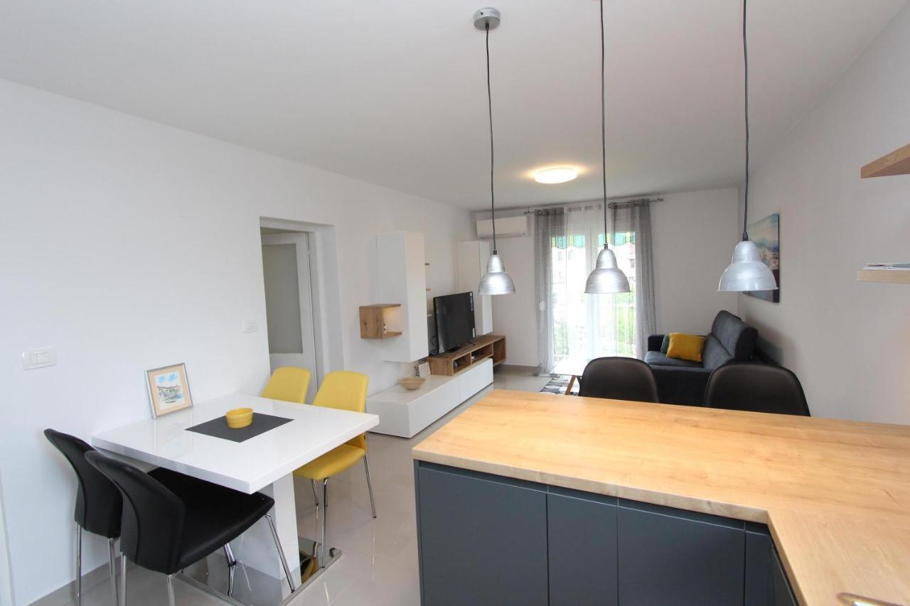 Apartment Sorriso 2 ロヴィニ エクステリア 写真