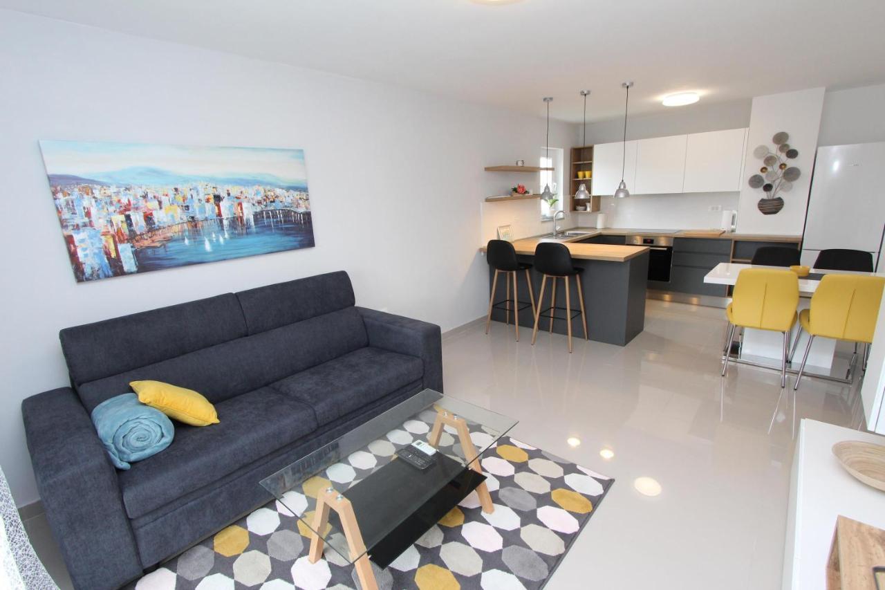 Apartment Sorriso 2 ロヴィニ エクステリア 写真