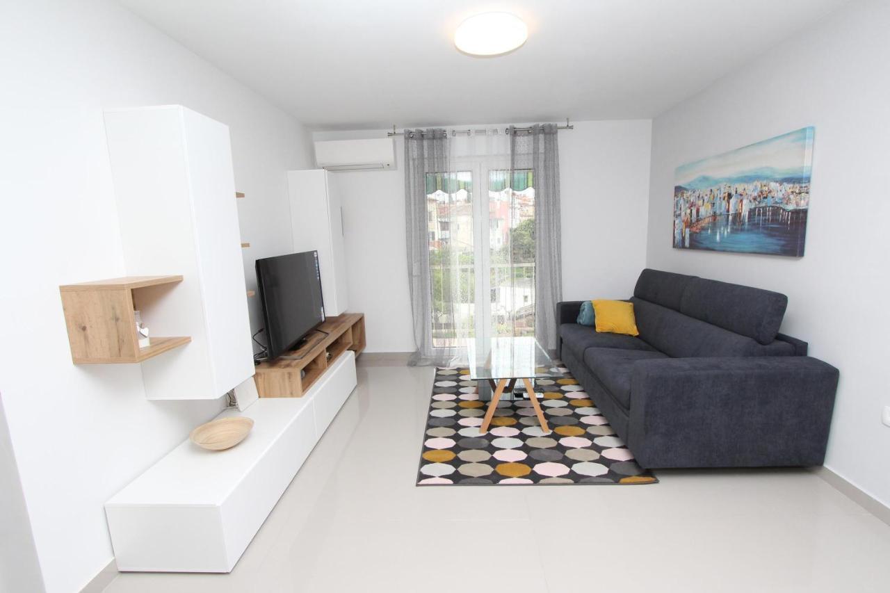 Apartment Sorriso 2 ロヴィニ エクステリア 写真