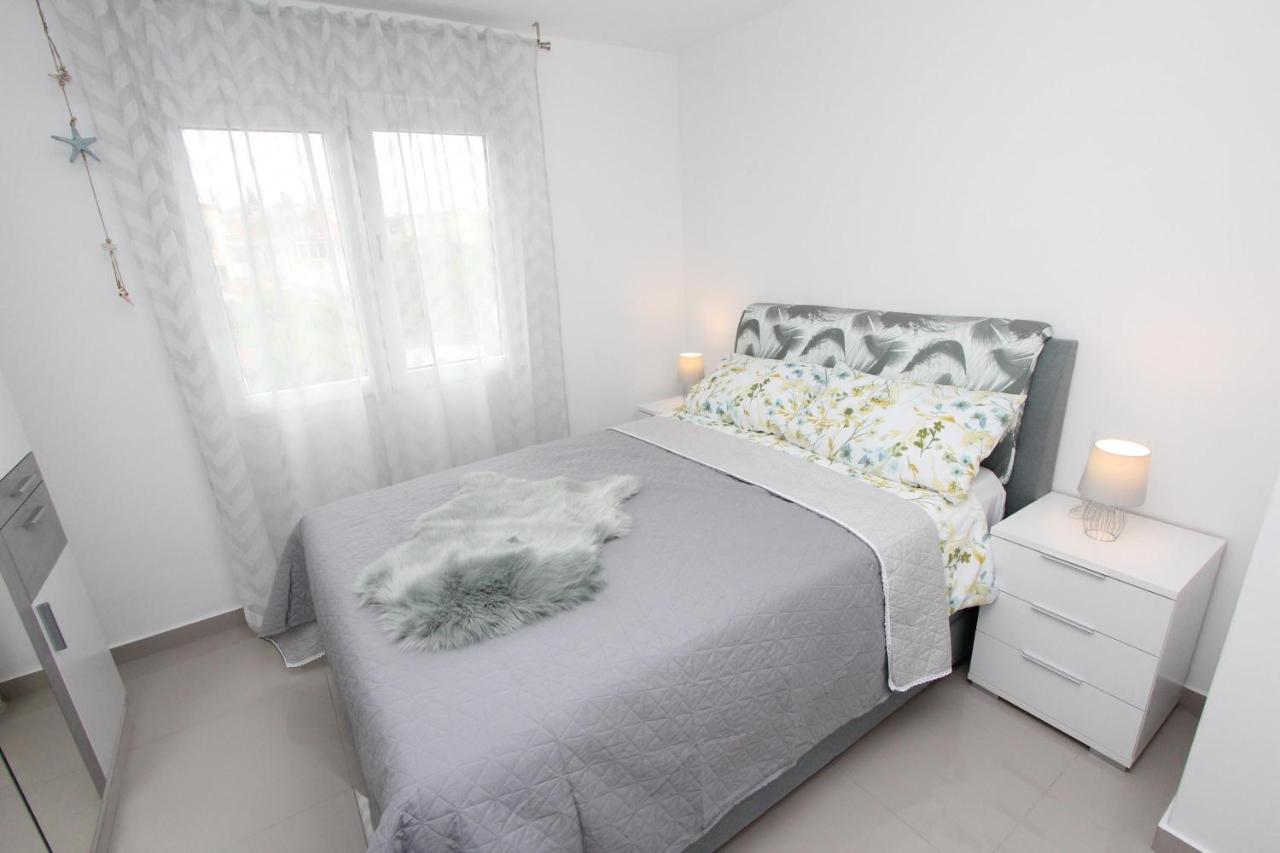 Apartment Sorriso 2 ロヴィニ エクステリア 写真